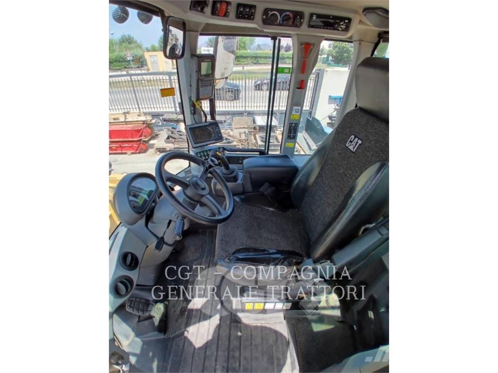 CAT 938M Pale gommate