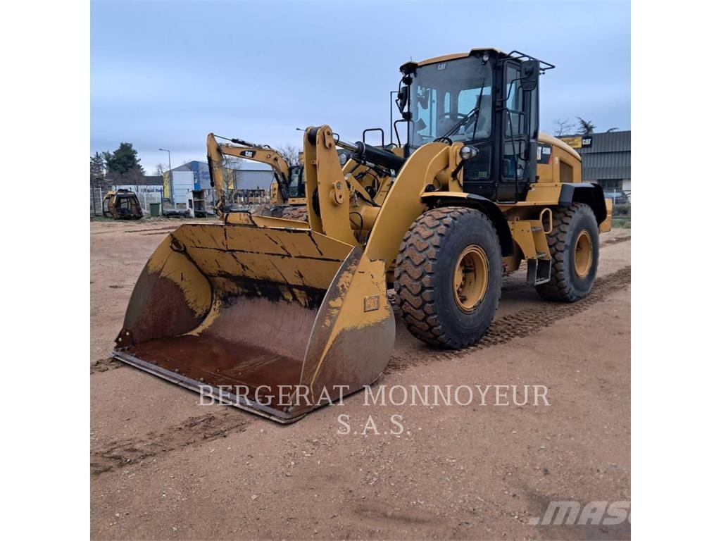CAT 938M Pale gommate