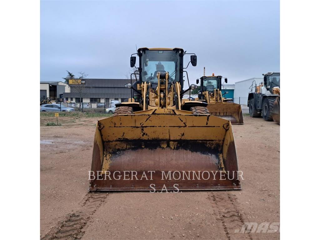 CAT 938M Pale gommate