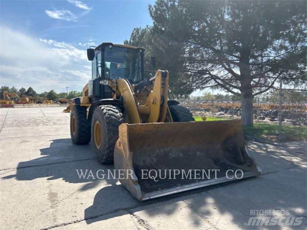 CAT 938M Pale gommate