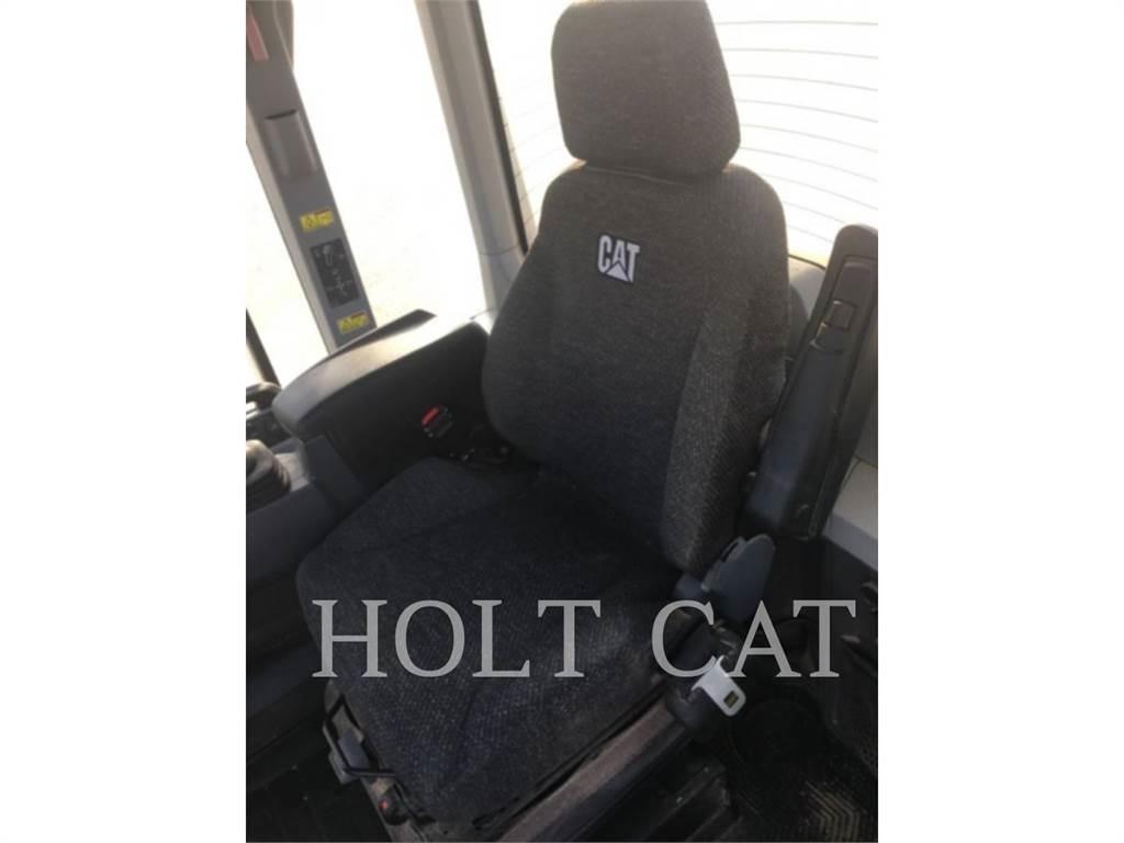 CAT 938M Pale gommate