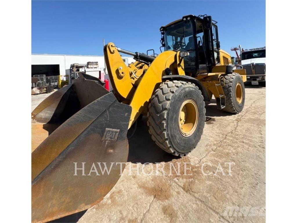 CAT 938M Pale gommate