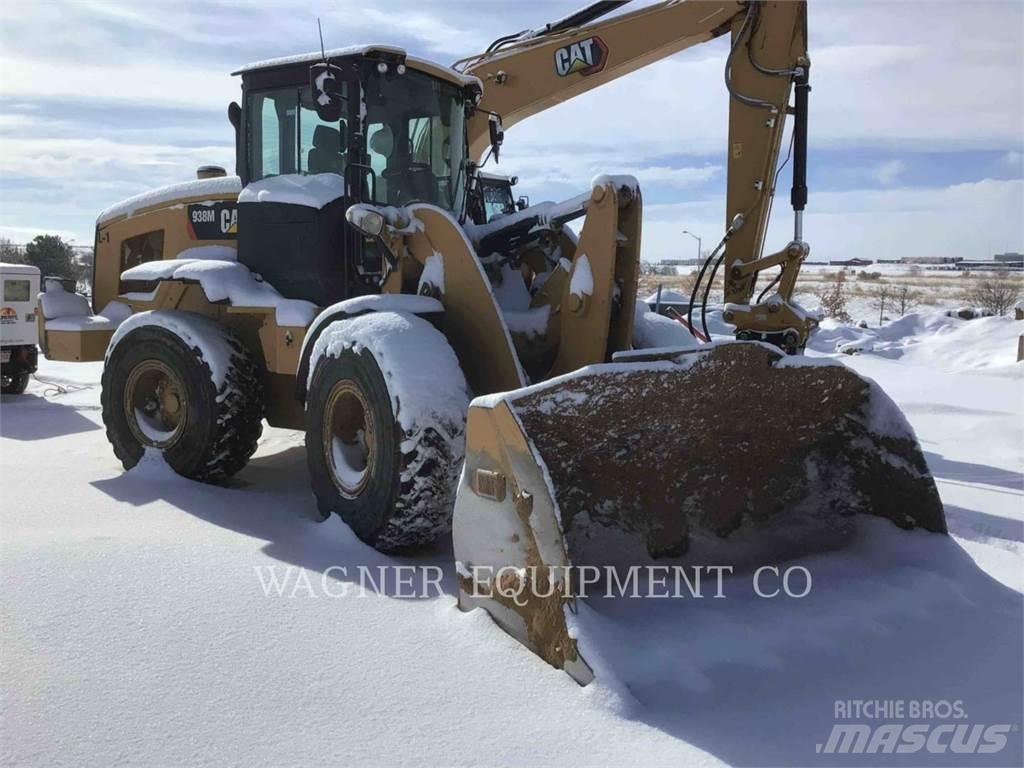 CAT 938M Pale gommate