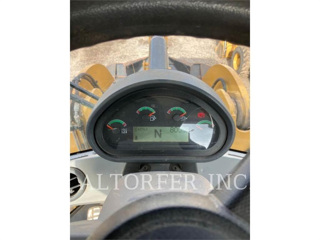 CAT 938M Pale gommate