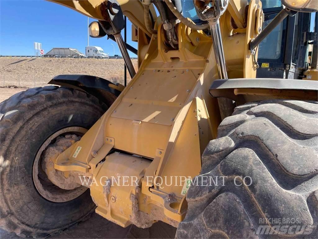 CAT 938M FC Pale gommate