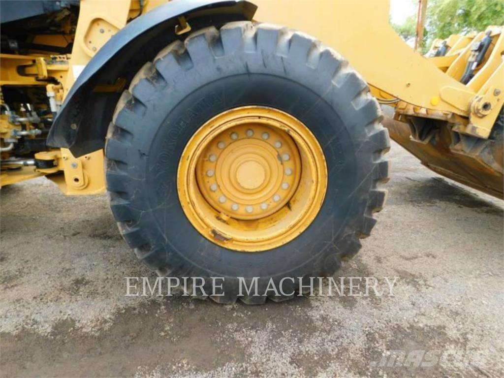 CAT 938M FC Pale gommate