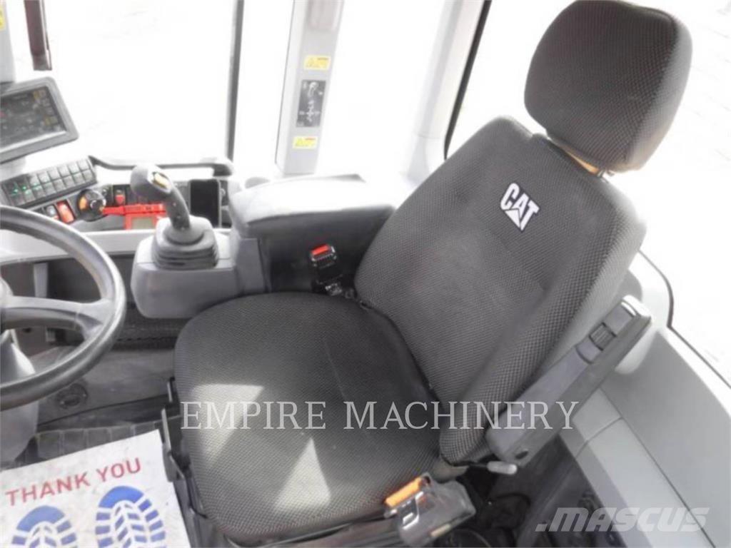 CAT 938M FC Pale gommate