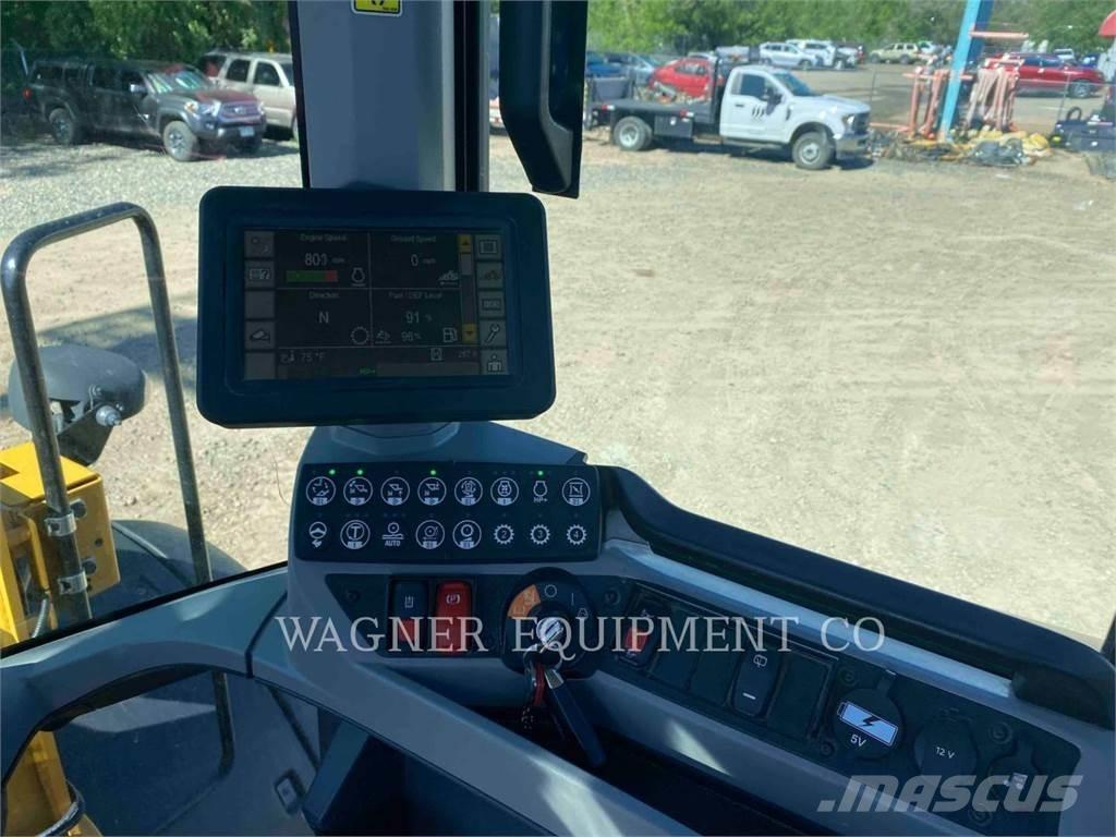 CAT 938M FC Pale gommate