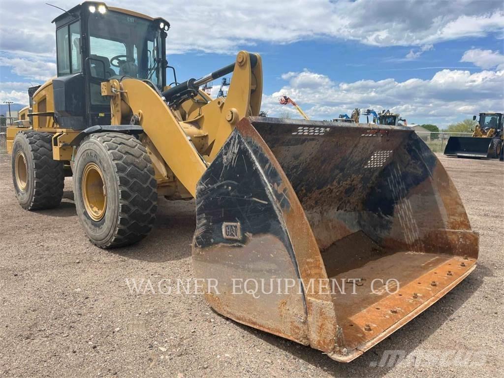 CAT 938M HL Pale gommate