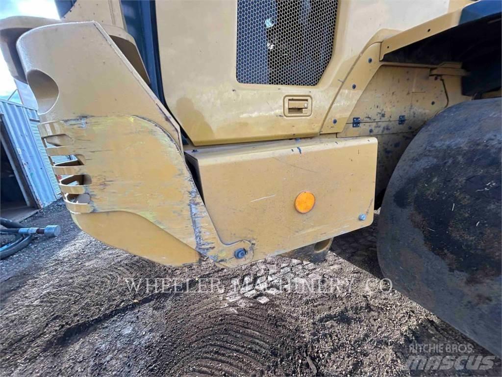 CAT 938M HL WS Pale gommate