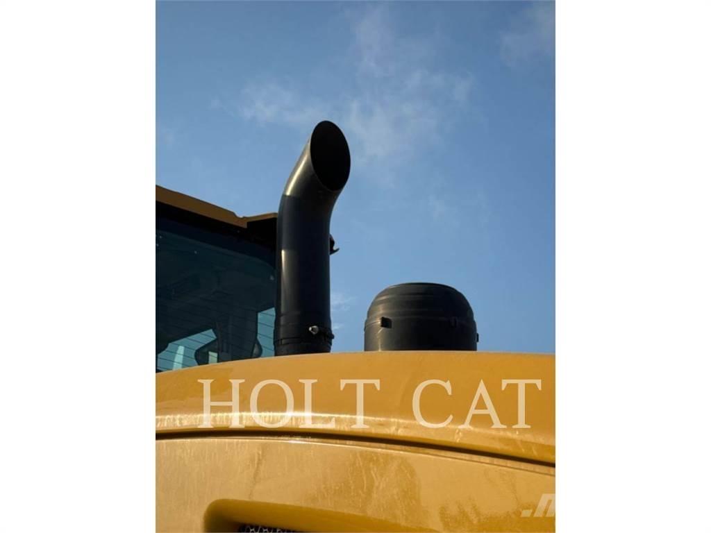 CAT 938M QC Pale gommate