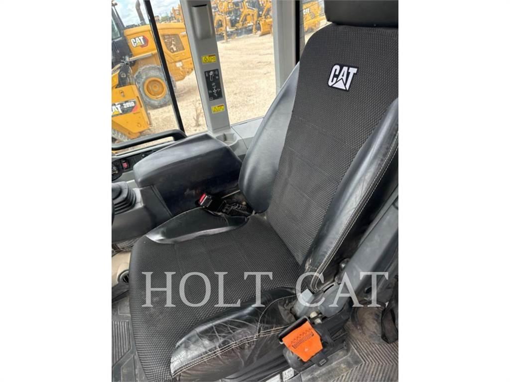 CAT 938M QC Pale gommate