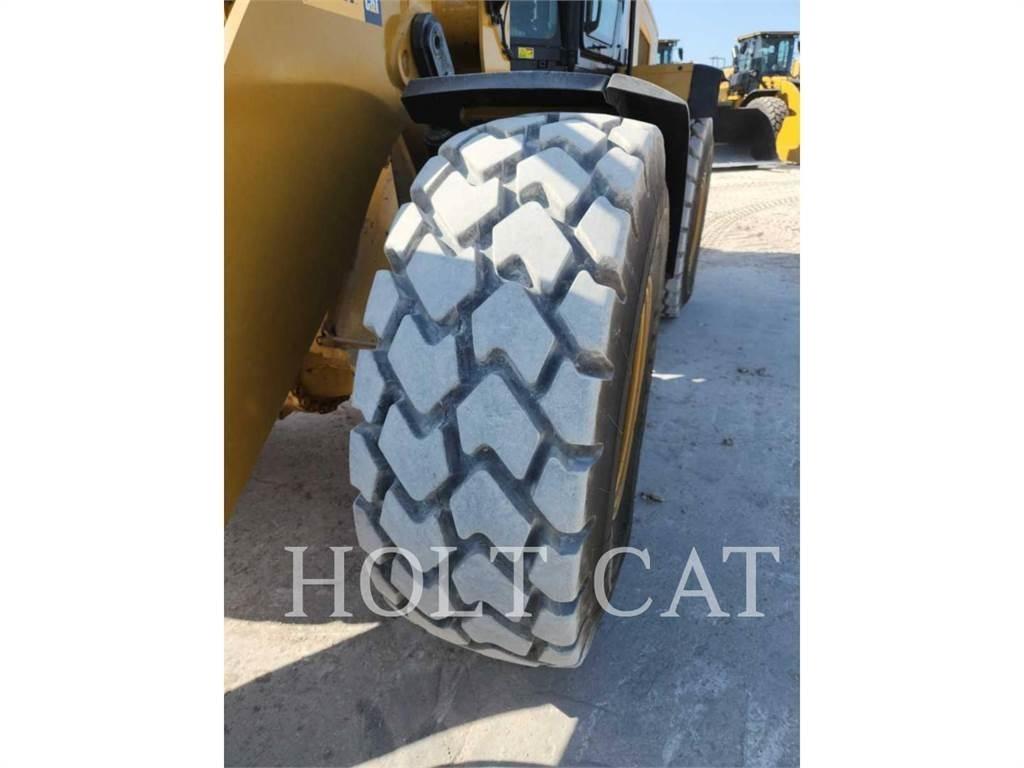 CAT 938M QC Pale gommate