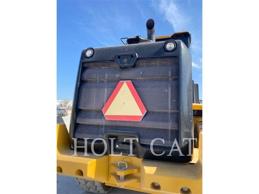 CAT 938M QC Pale gommate