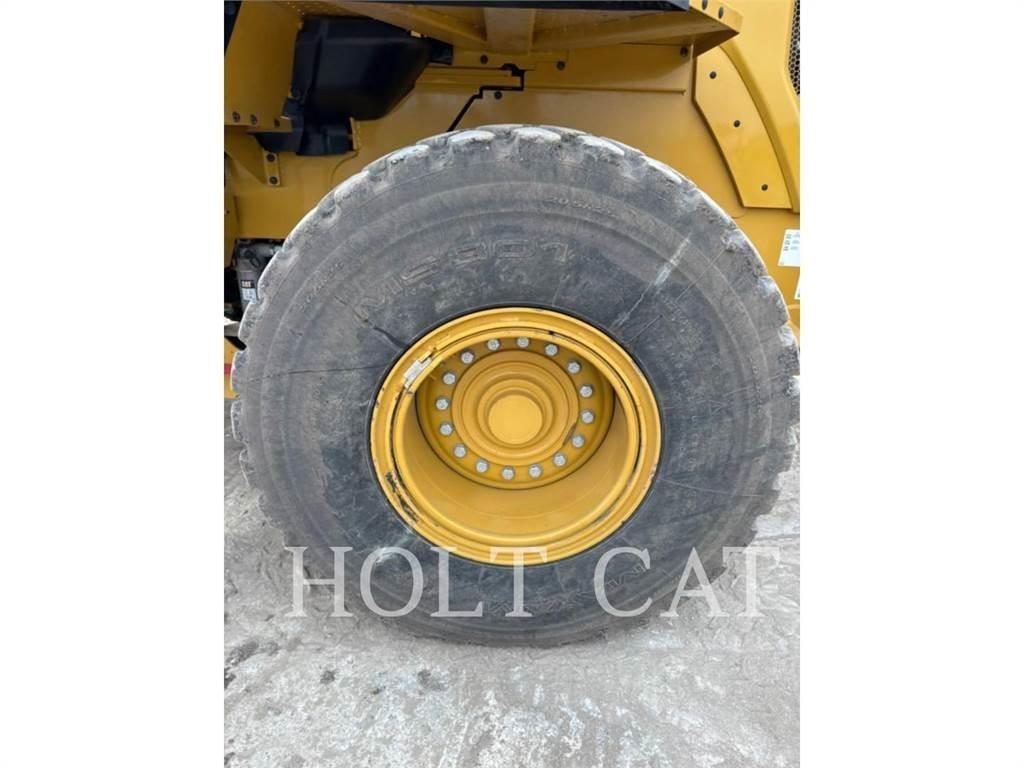 CAT 938M QC Pale gommate