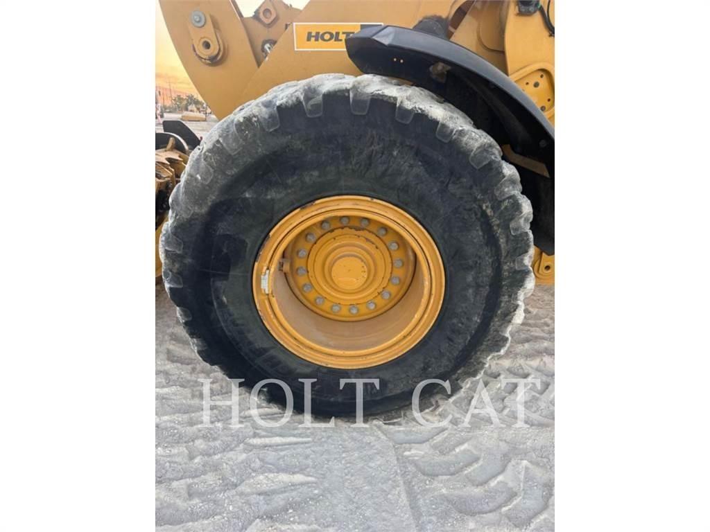 CAT 938M QC Pale gommate