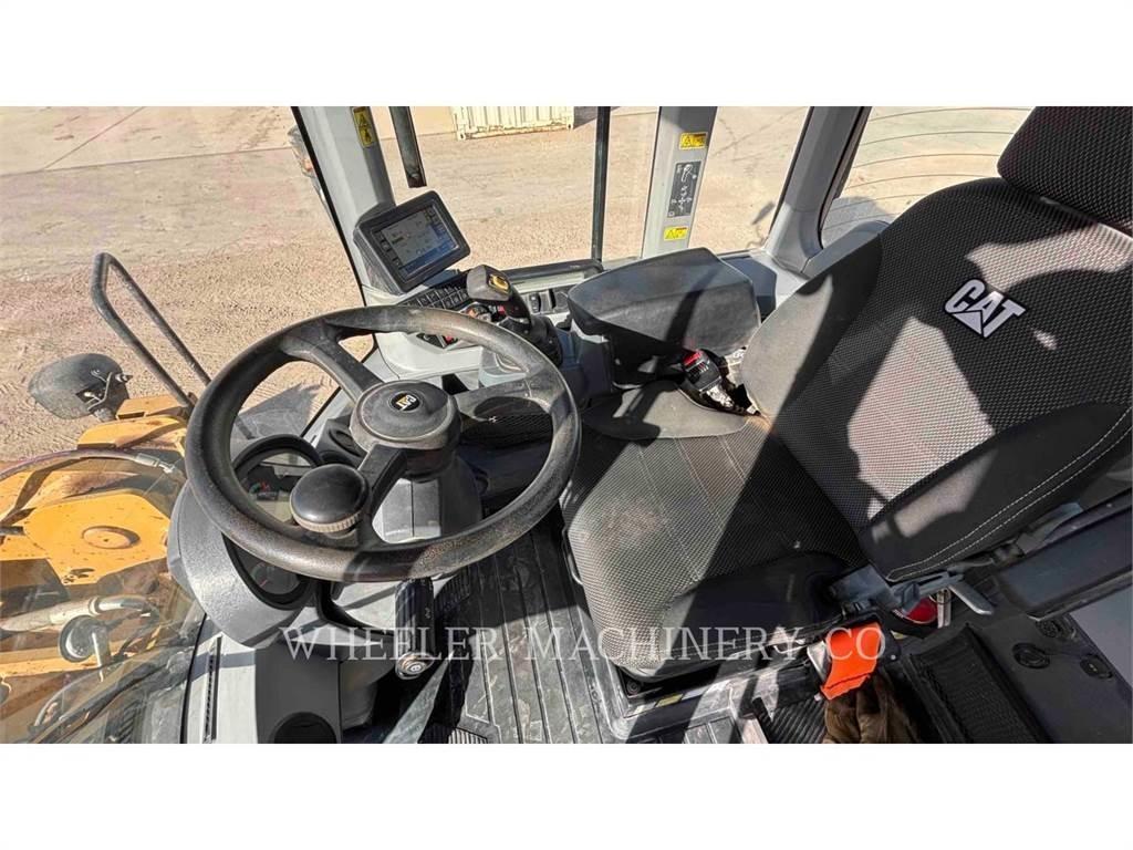 CAT 938M QC Pale gommate