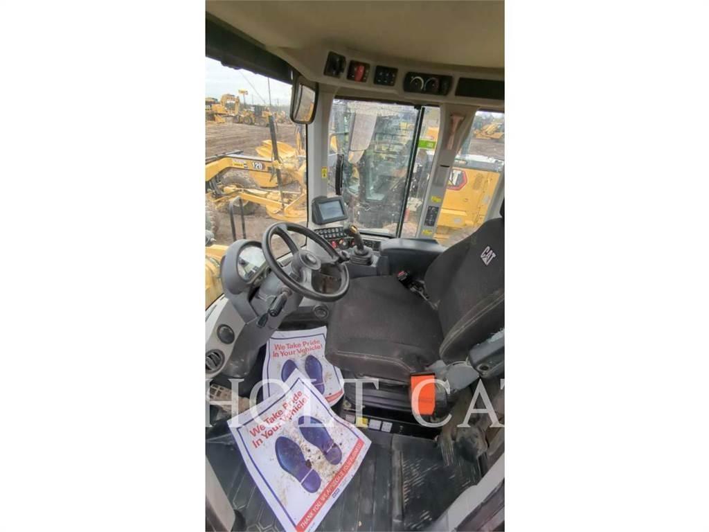 CAT 938M QC Pale gommate