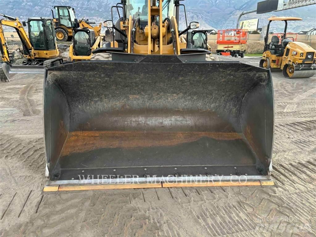 CAT 938M QC 3V Pale gommate
