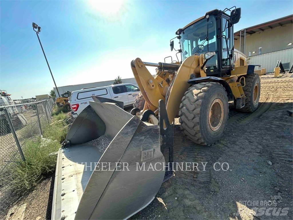 CAT 938M QC 3V Pale gommate