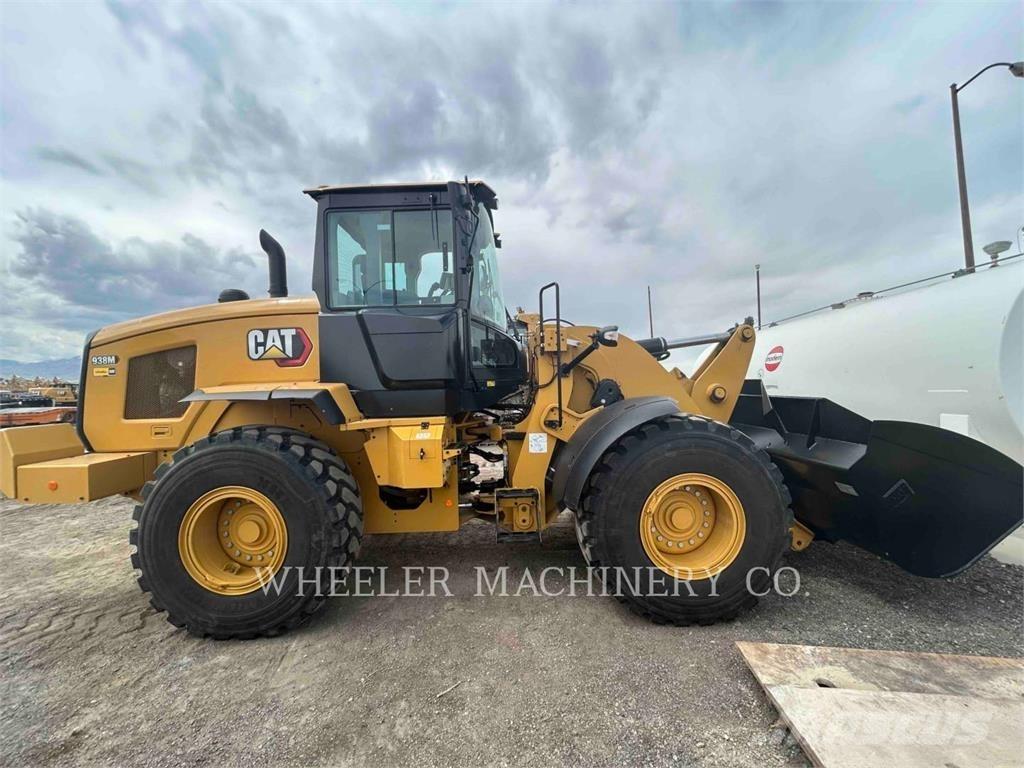 CAT 938M QC 3V Pale gommate