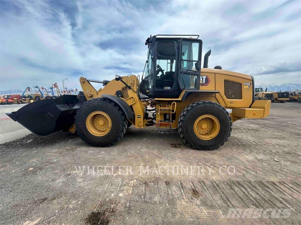CAT 938M QC 3V Pale gommate