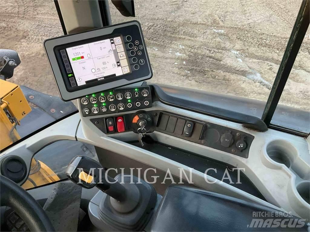 CAT 938M R+ Pale gommate