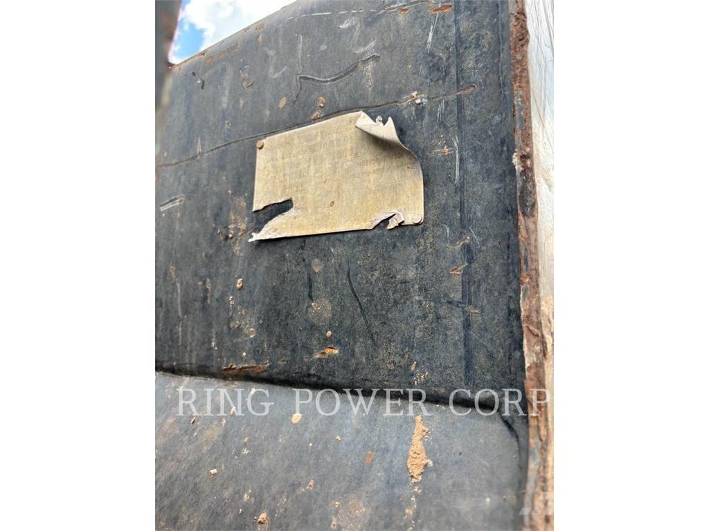 CAT 938MQC Pale gommate