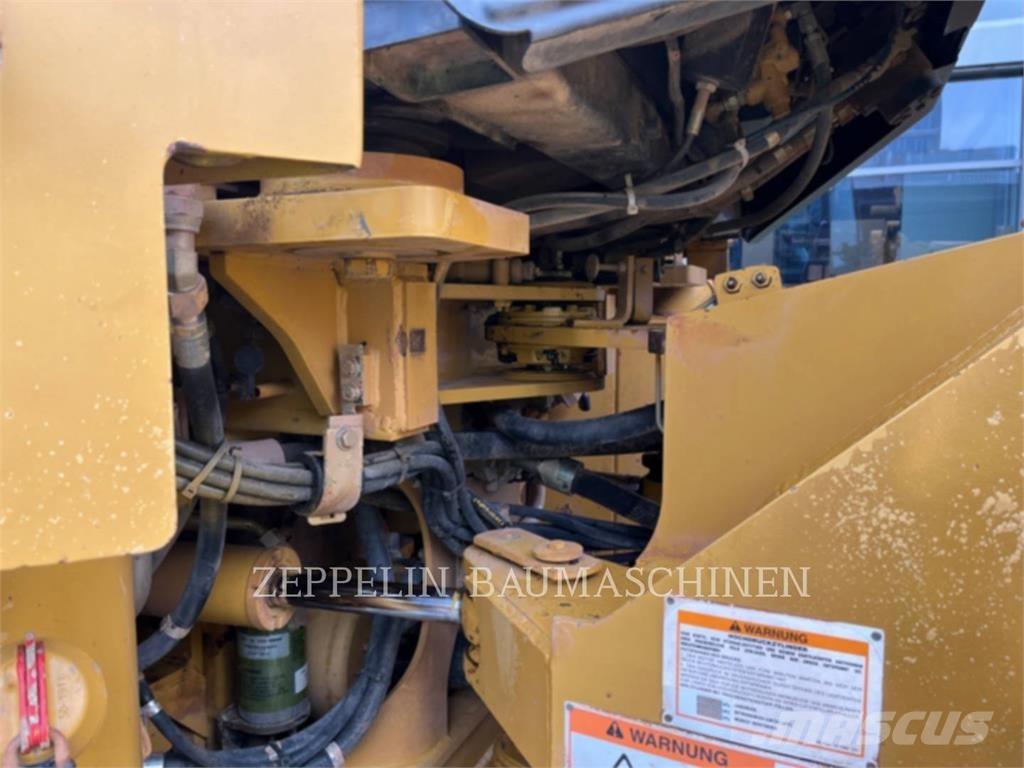 CAT 950G Pale gommate