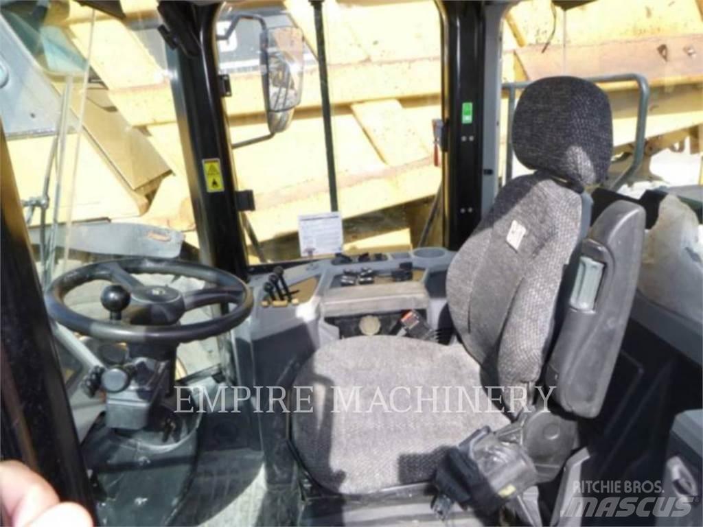 CAT 950GC Pale gommate