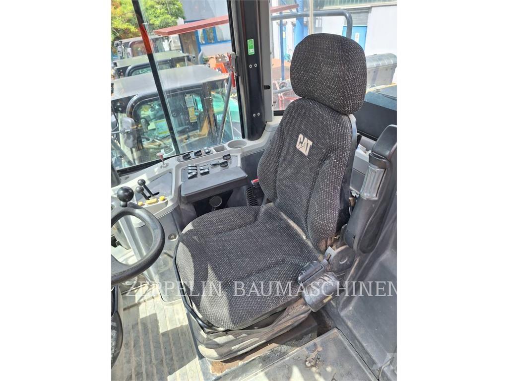 CAT 950GC Pale gommate