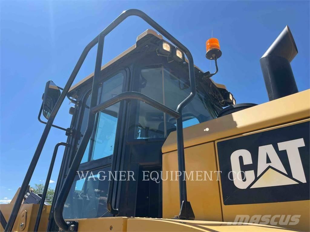 CAT 950GC Pale gommate