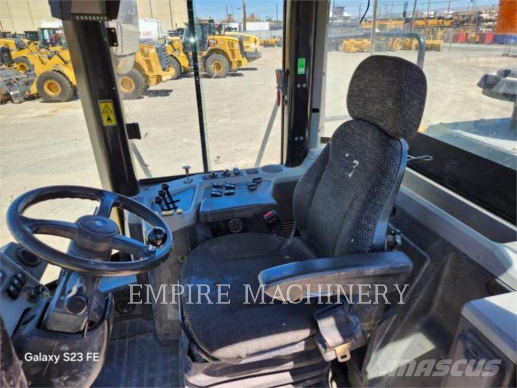 CAT 950GC Pale gommate