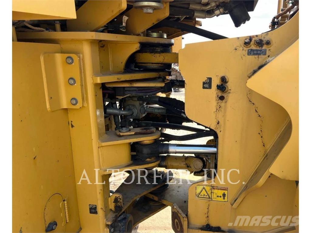 CAT 950GC Pale gommate