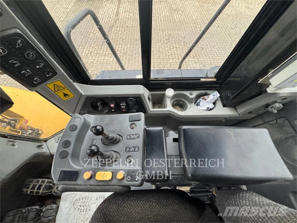 CAT 950K Pale gommate