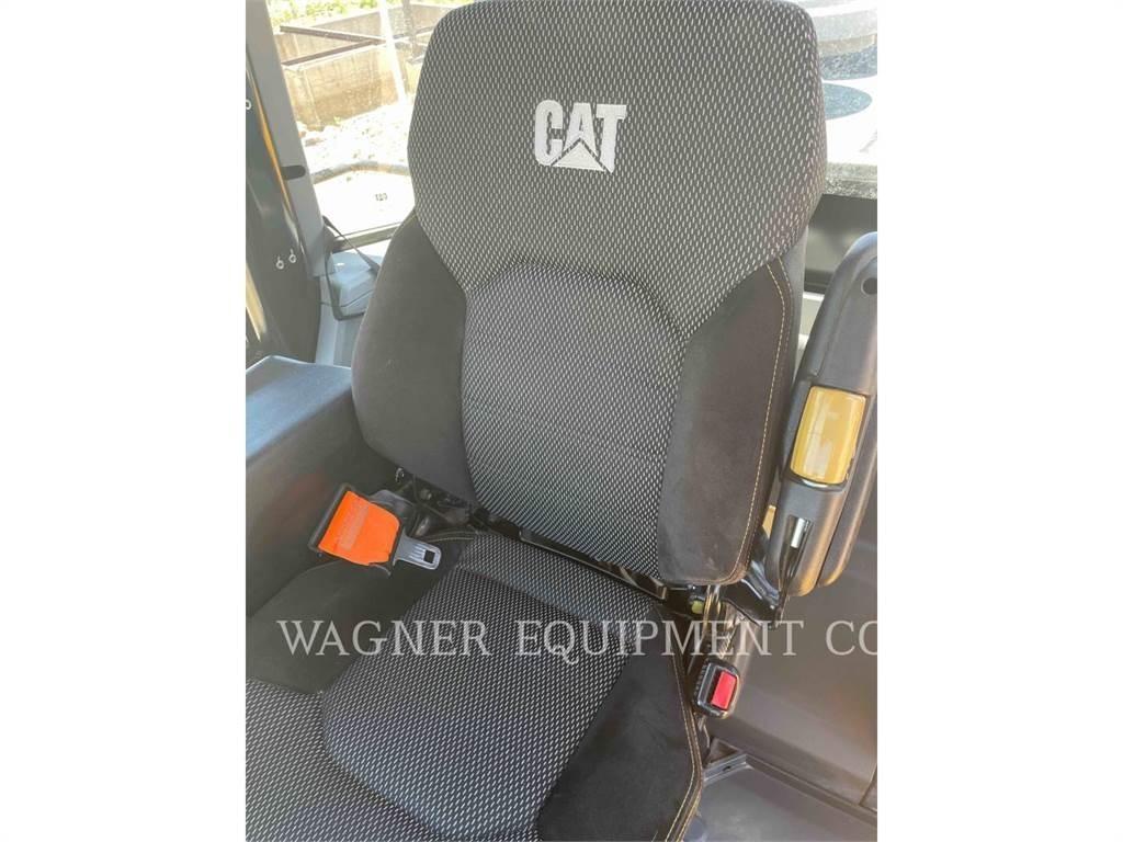 CAT 950M Pale gommate