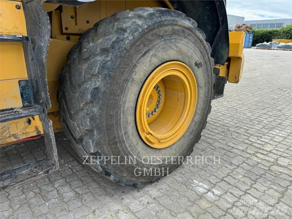 CAT 950M Pale gommate