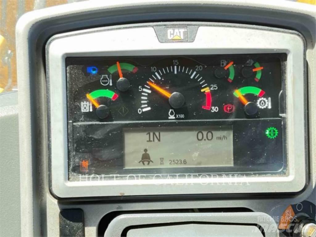 CAT 950M Pale gommate