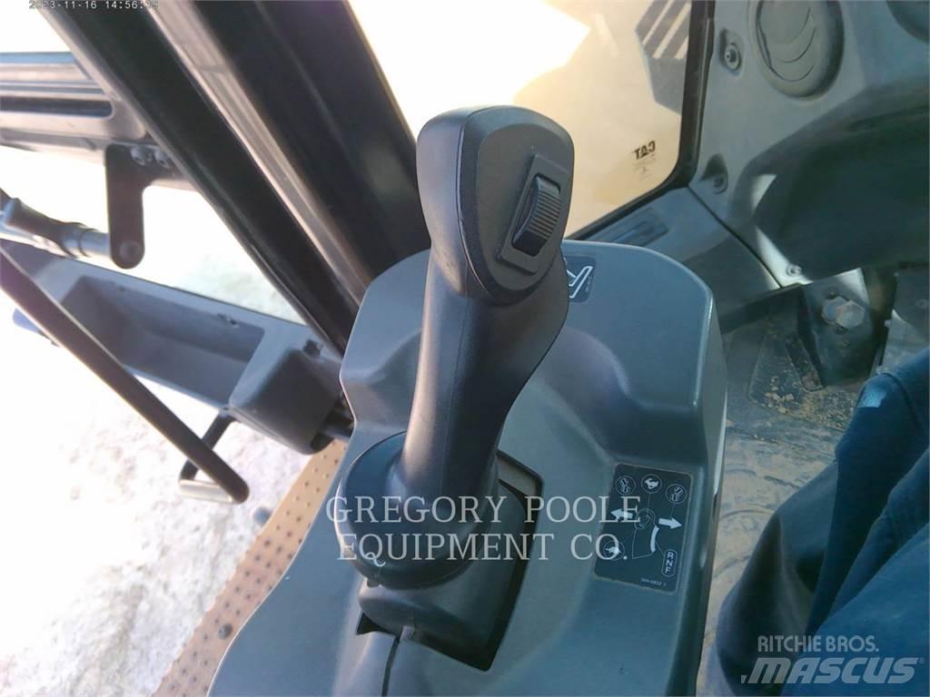 CAT 950M Pale gommate