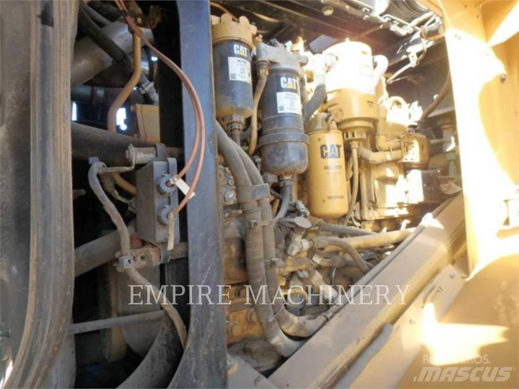 CAT 950M Pale gommate