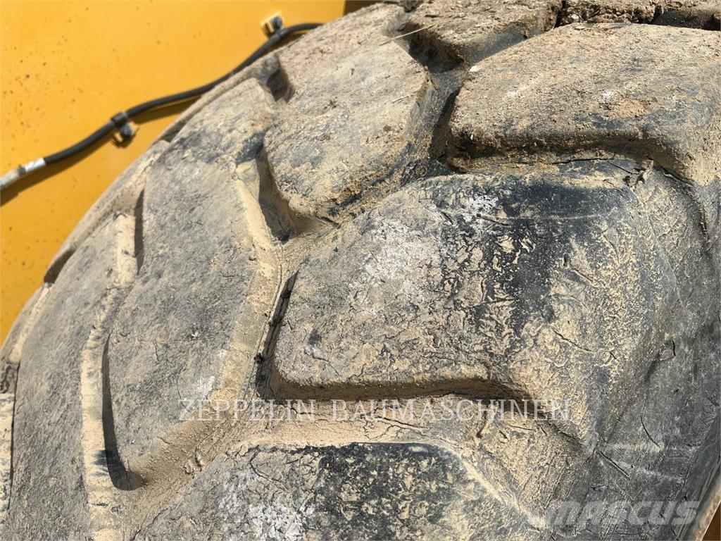 CAT 950M Pale gommate