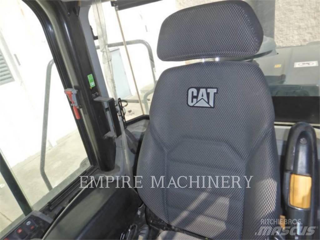 CAT 950M Pale gommate