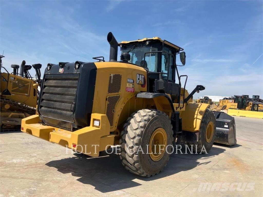 CAT 950M Pale gommate