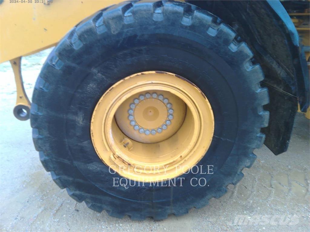 CAT 950M Pale gommate