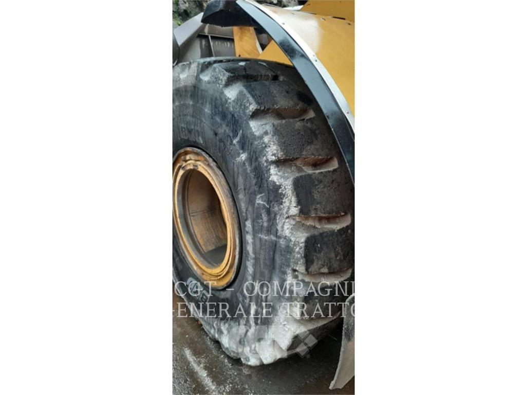 CAT 950M Pale gommate