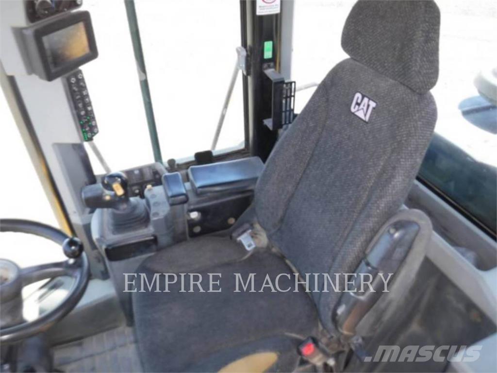 CAT 950M FC Pale gommate