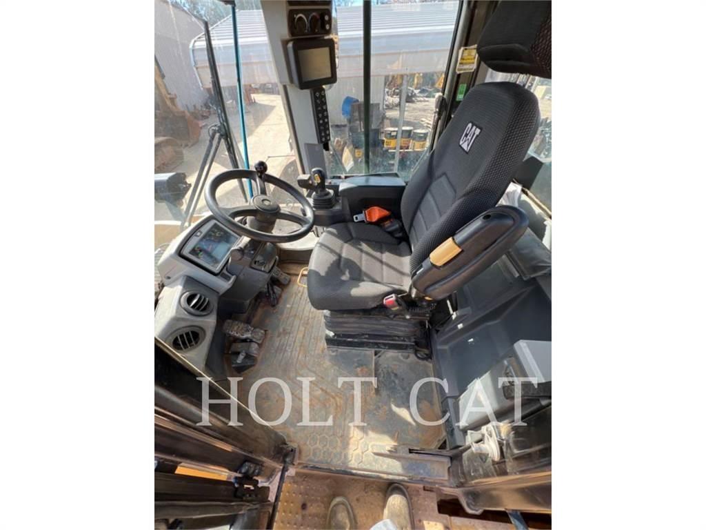 CAT 950M QC Pale gommate