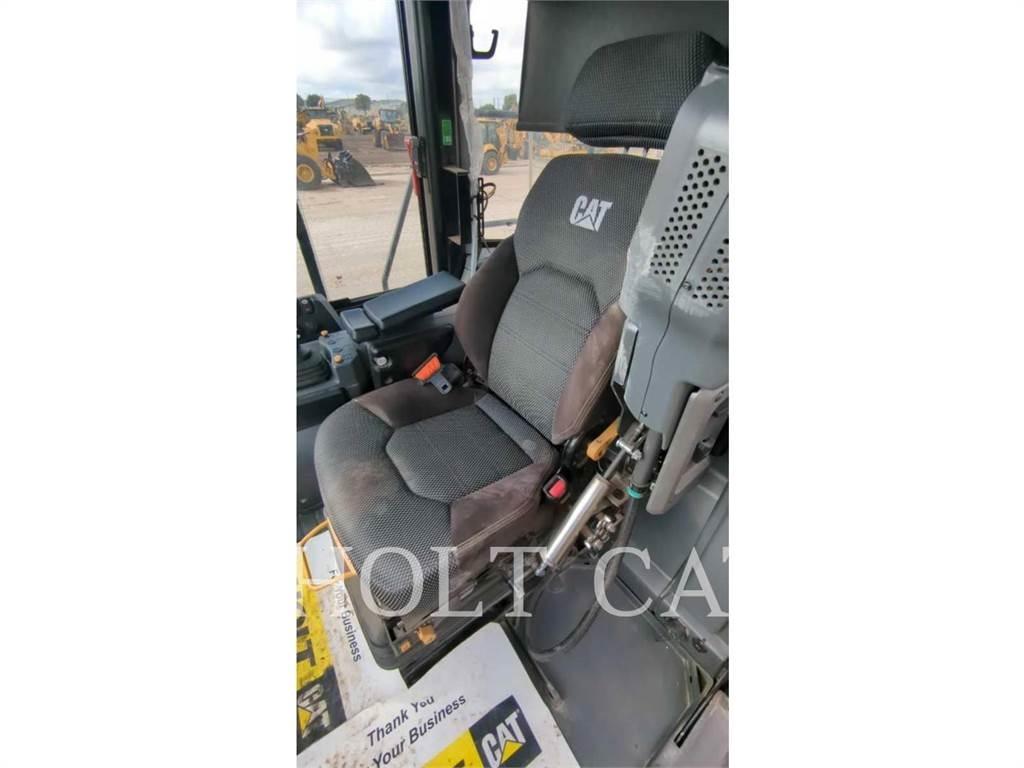 CAT 950M QC Pale gommate