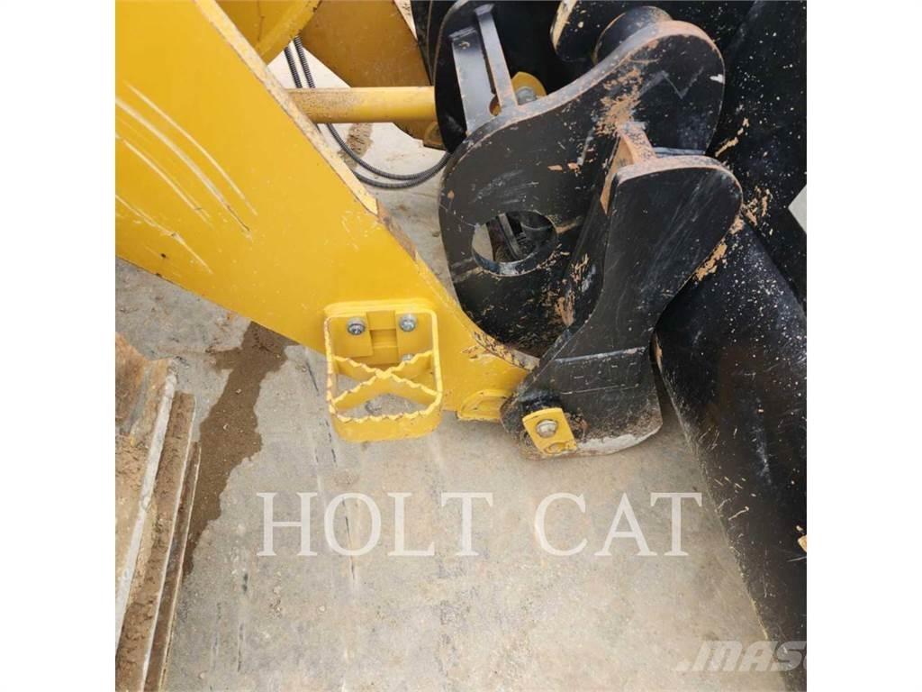 CAT 953 Pale cingolate