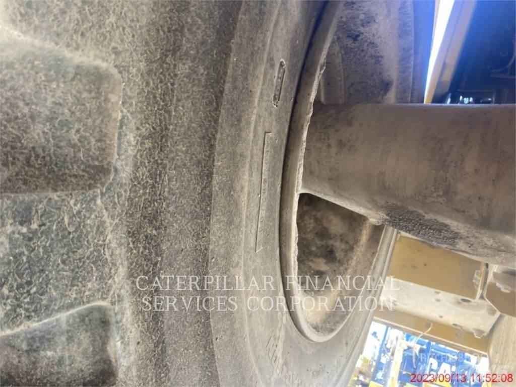 CAT 962M Pale gommate